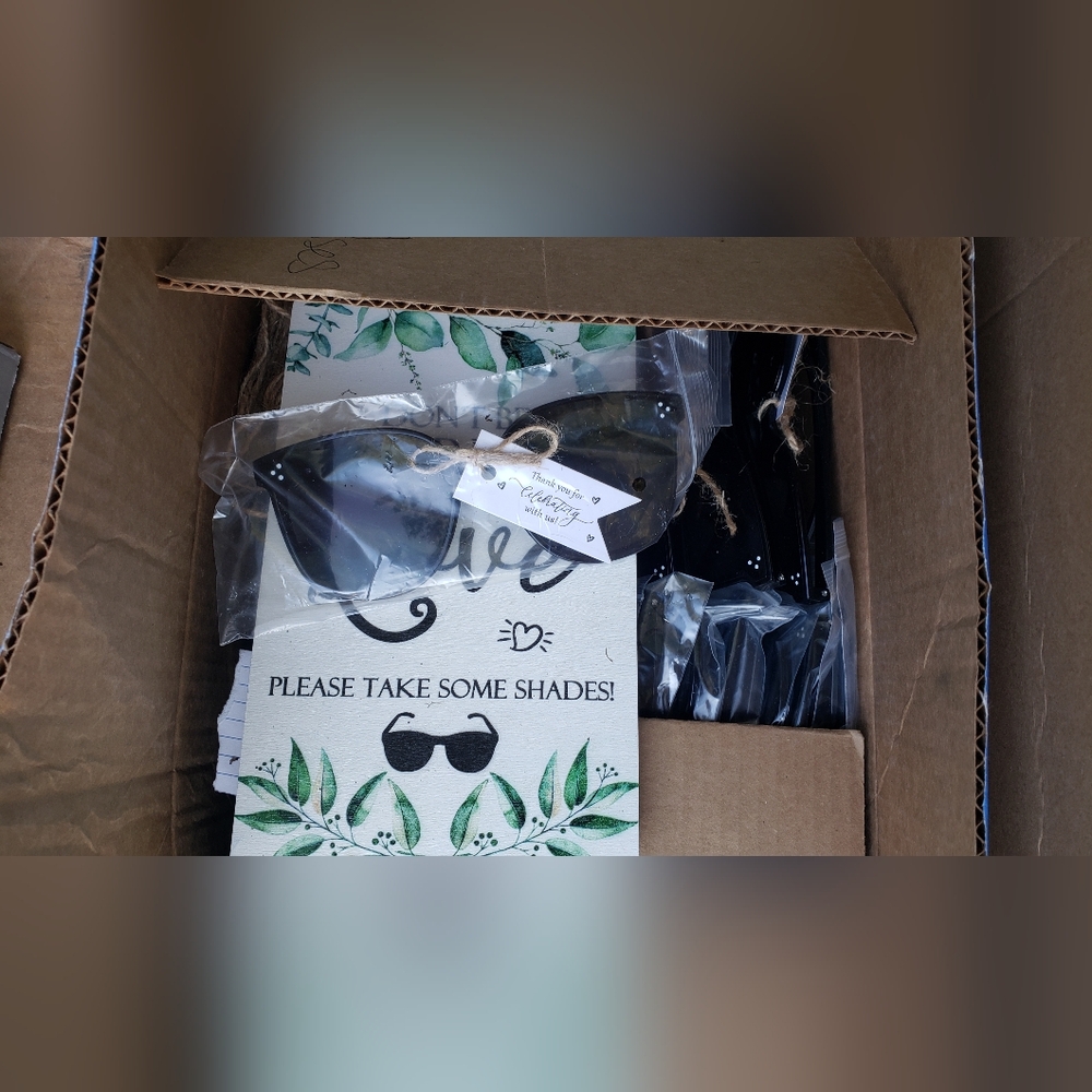 40 Elegant Wedding Favor Sunglasses - Black